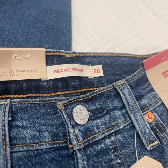 Levi’s Ribcage Straight - Picture 5 of 8